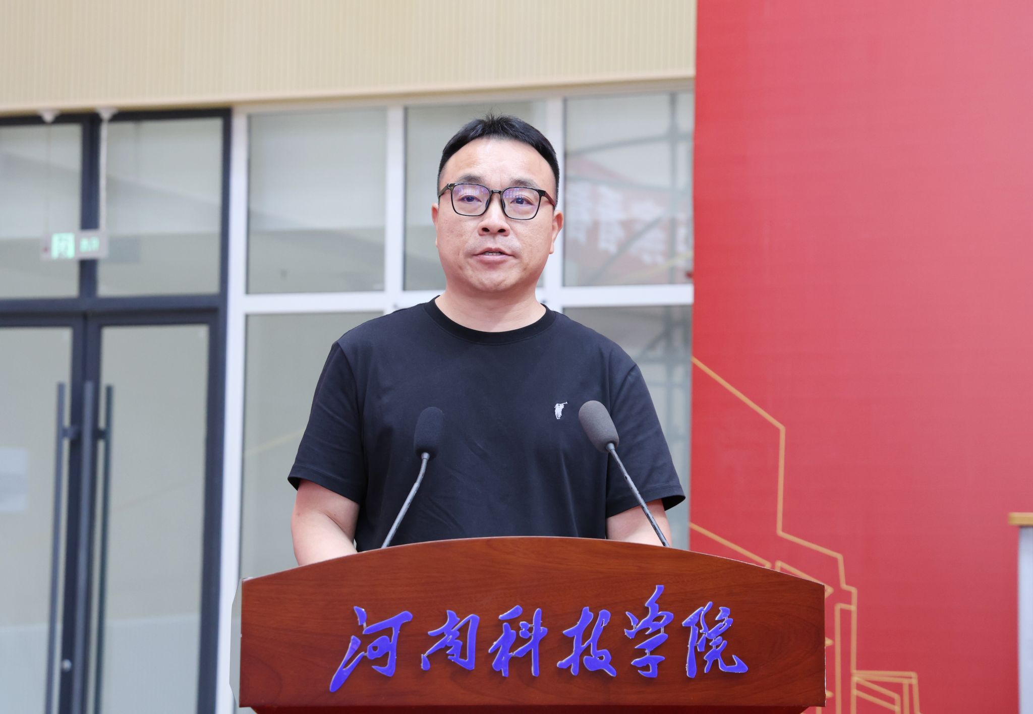 优秀校友、计算机科学与技术学院2006届毕业生袁威发言